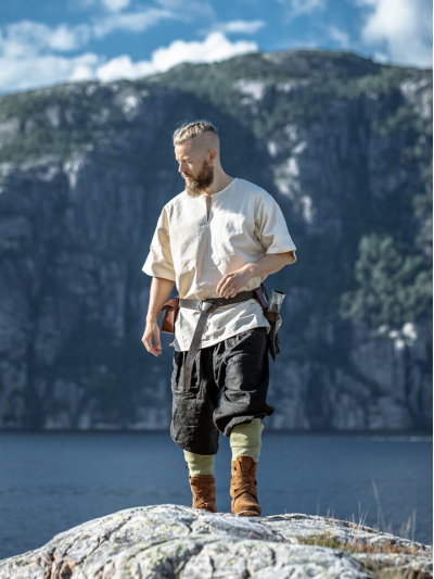 Trollfelsen Männer Tunika Odilo Olaf Leonardo Carbone natur2